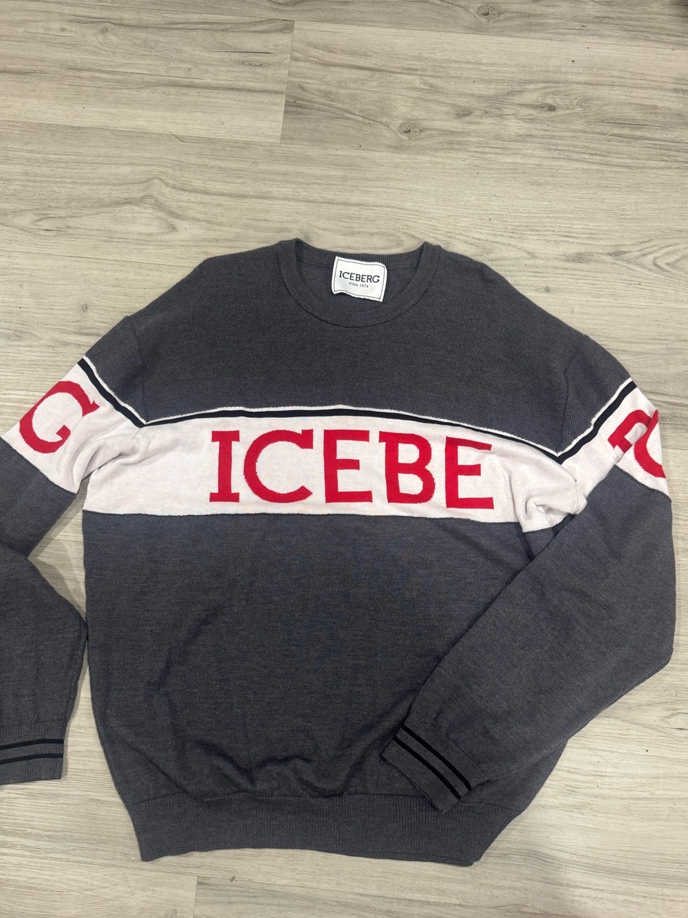 Iceberg XXXL Gray Colorblock Logo Knit Sweater with Red Accents